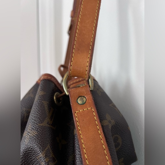 Louis Vuitton Monogram Noe Bucket Bag - Picture 6 of 14